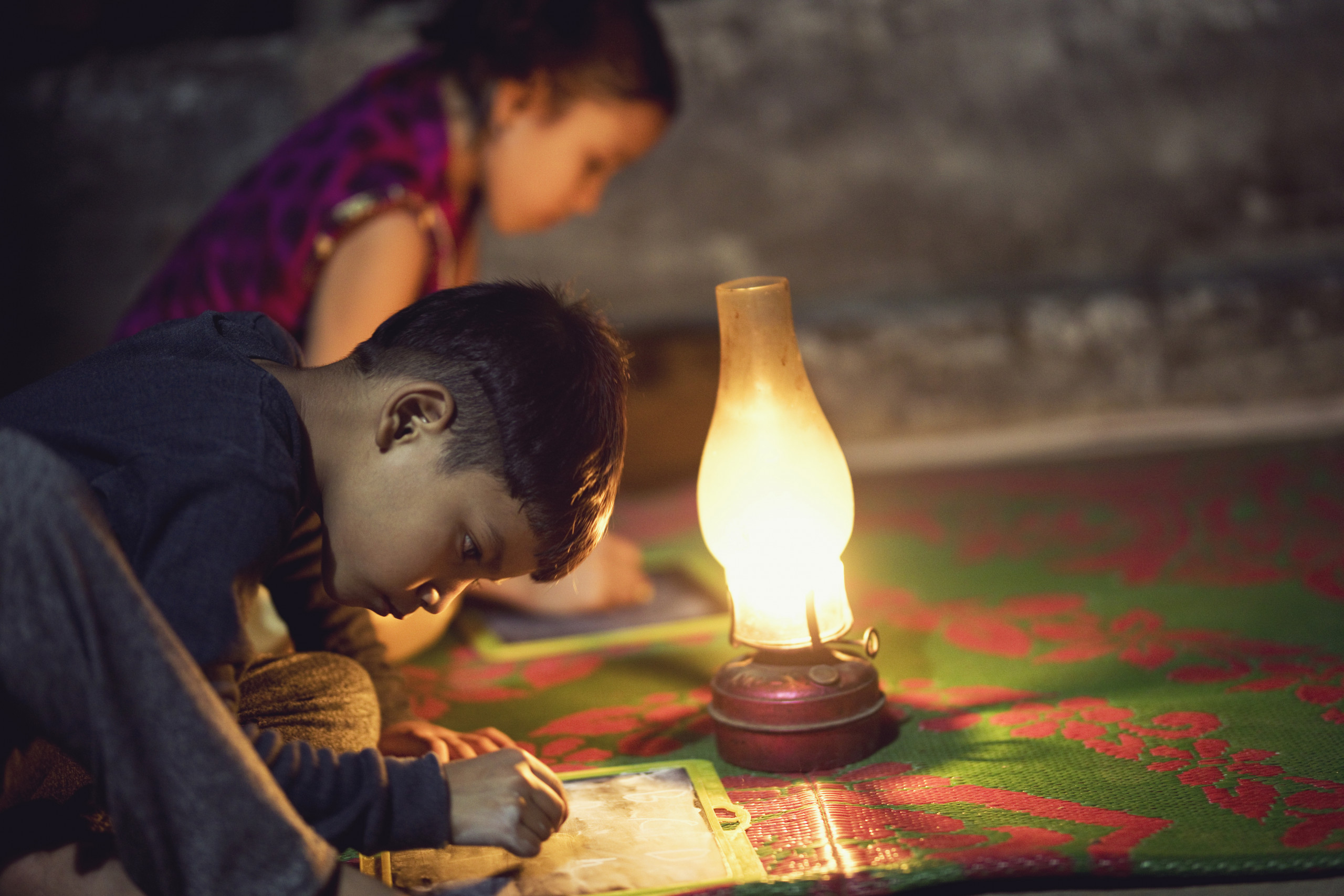 PORTARE L’ENERGIA ELETTRICA A TUTTI: UNA SFIDA DEI NOSTRI TEMPI